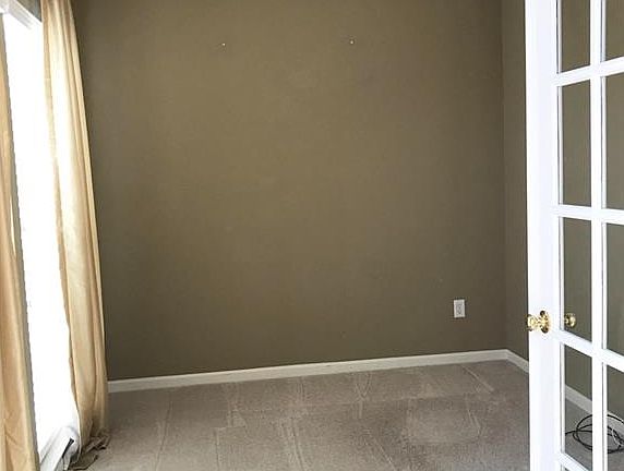 3rd image of 1285 Hunt Club Dr