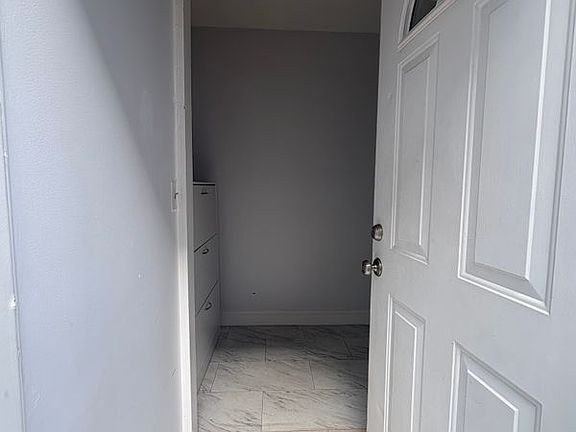 3rd image of 15 Upton St