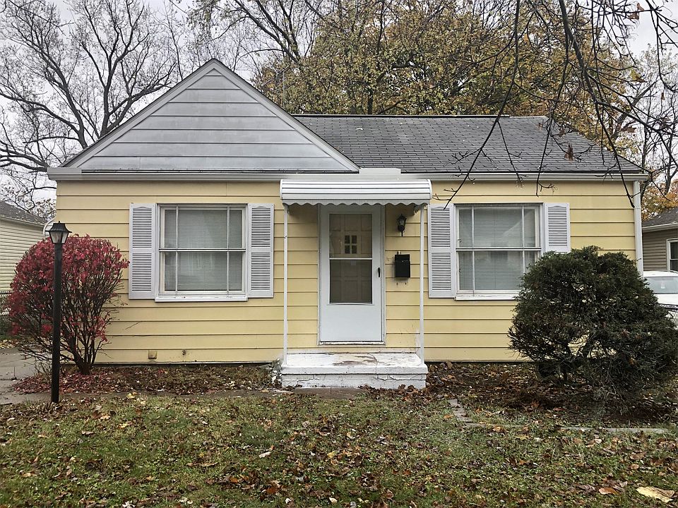 1st image of 1296 Roslyn Ave