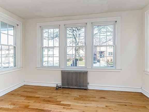 3rd image of 4830 207th St