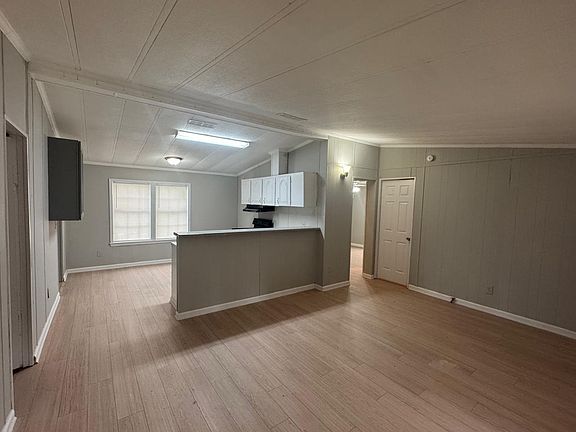 4th image of 176 Dolphin Dr SE