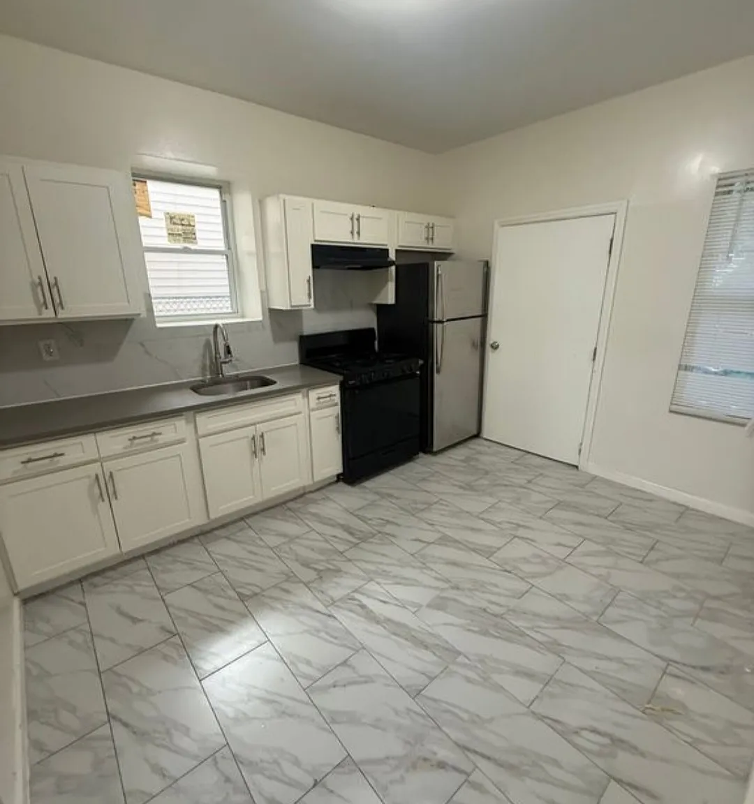 2 bed, $1,999 — Photo 1
