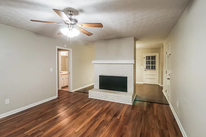 3 bed, 2.0 bath, 1260 sqft, $1,945 — Photo 4