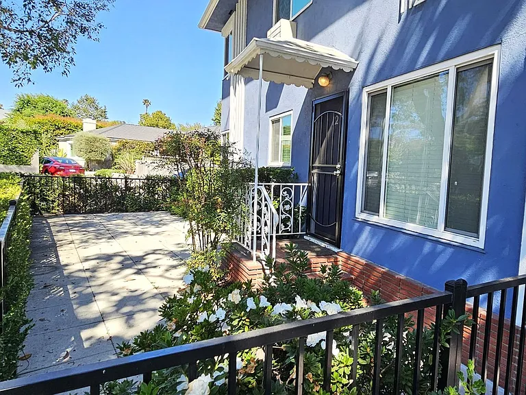 Westwood Hills Apartment — Photo 1