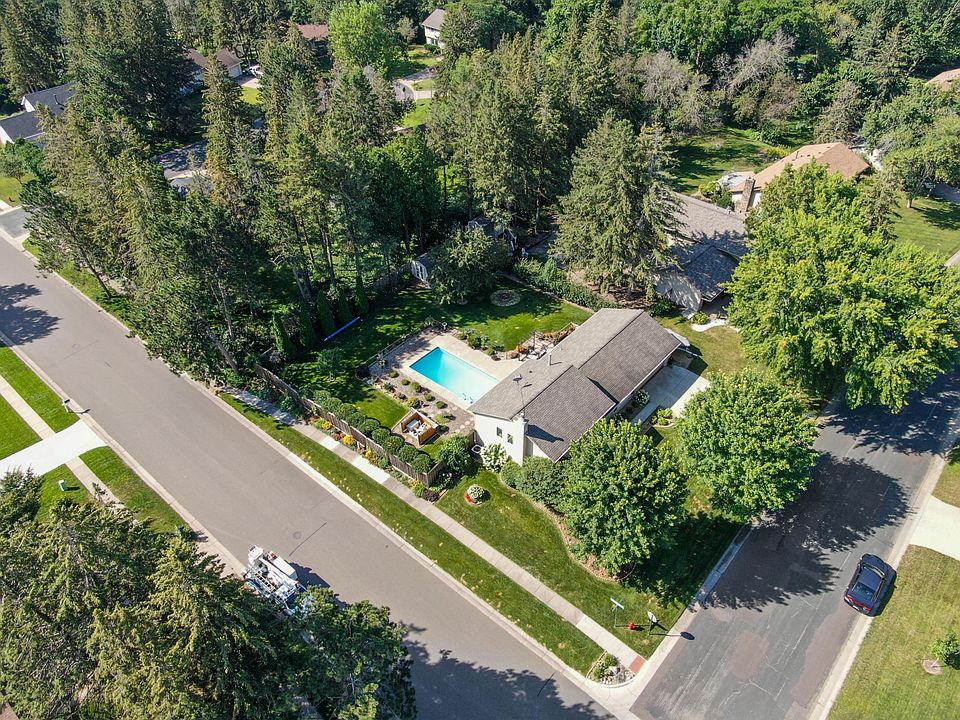 1st image of 2807 Woodridge Ln
