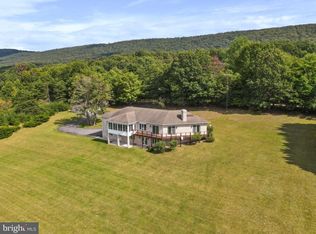 39 Orion Ct, Berkeley Springs, WV 25411