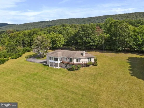 39 Orion Ct, Berkeley Springs, WV 25411