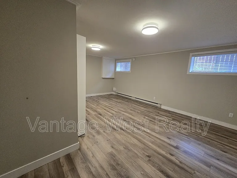1291B Kelglen Cres — Photo 8
