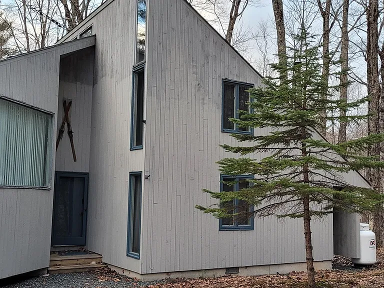 10 Aspen Dr — Photo 1