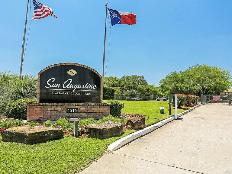 San Augustine — Photo 8