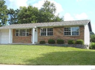 915 Hazelvalley Dr, Hazelwood, MO 63042