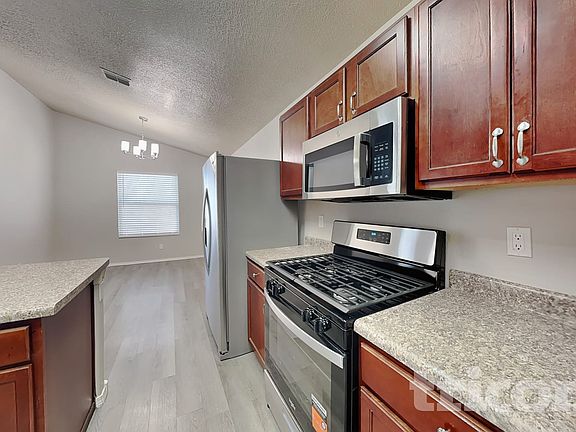 4th image of 129 Redwood Pl SW
