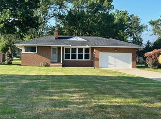 414 Cherry Ln, Seven Hills, OH 44131