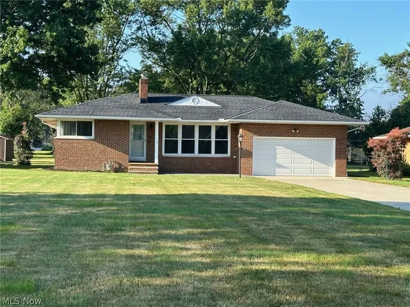 414 Cherry Ln, Seven Hills, OH 44131