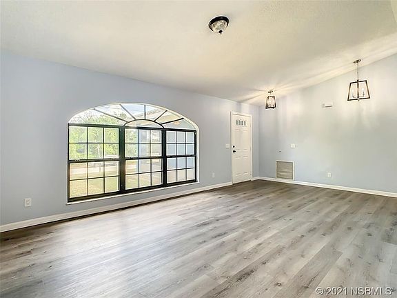 5th image of 2486 Scottville Ave