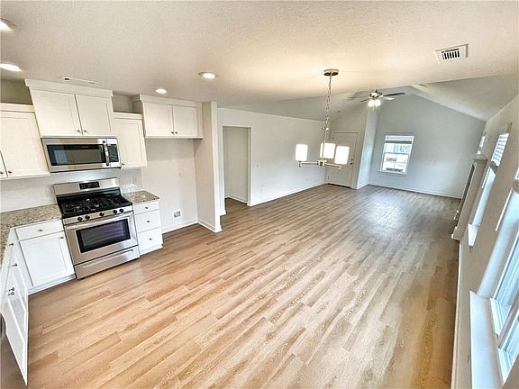 4th image of 567 Cresswell Dr