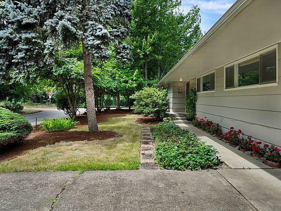2nd image of 2015 Eastwood Ln