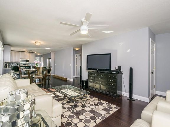 4th image of 1061 Cooley Dr