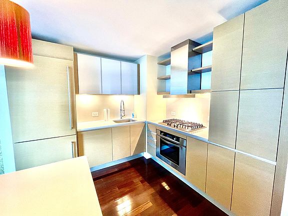 2nd image of 77 Hudson St #2412A