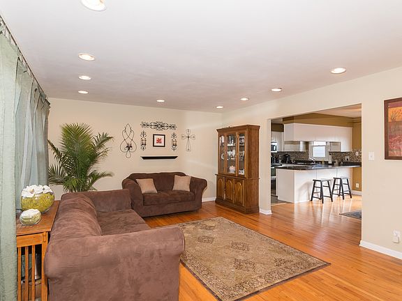 4th image of 5819 Daphne Dr