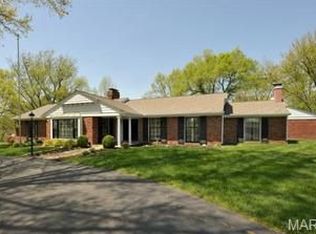 1 Williamsburg Estates Dr, Saint Louis, MO 63131