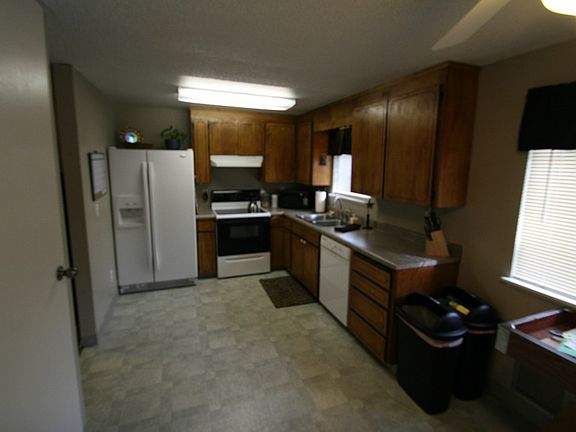 4th image of 22101 44th Ave E