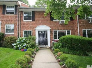 17L Madison Park Gdns, Port Washington, NY 11050