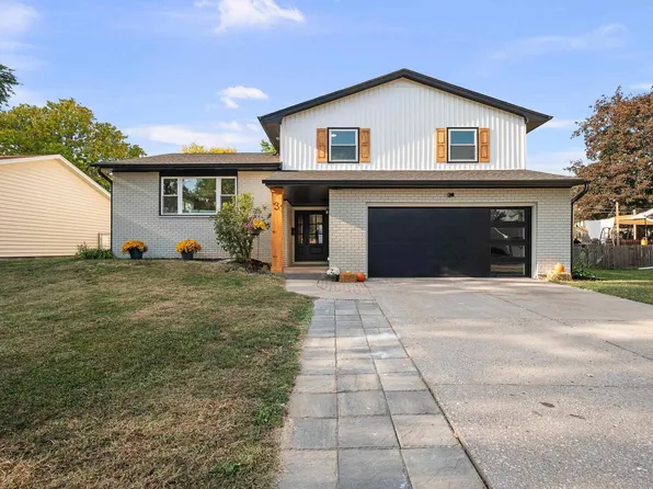 3 Imperial Ct, Davenport, IA 52807