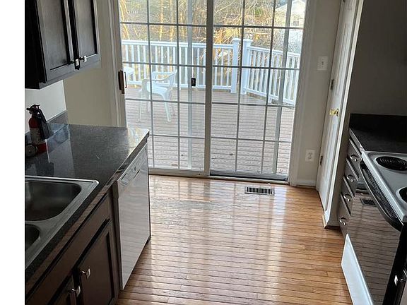 4th image of 50 Boundary Dr