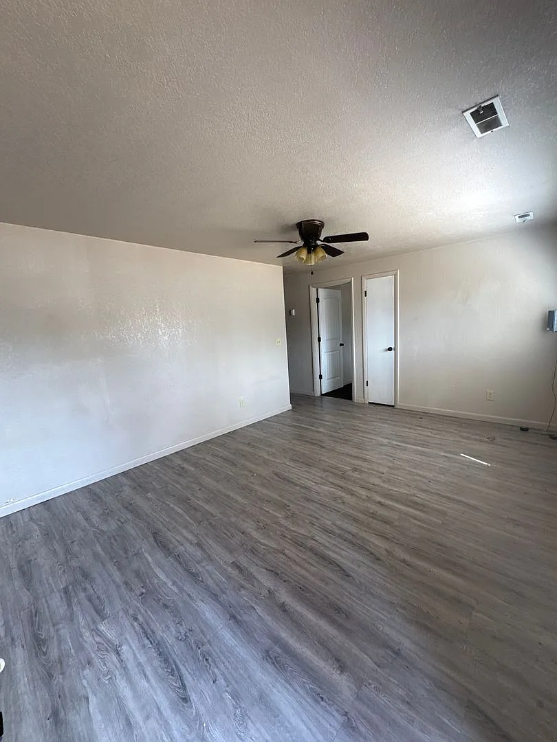 Building Photo - 75 E 860 S #4