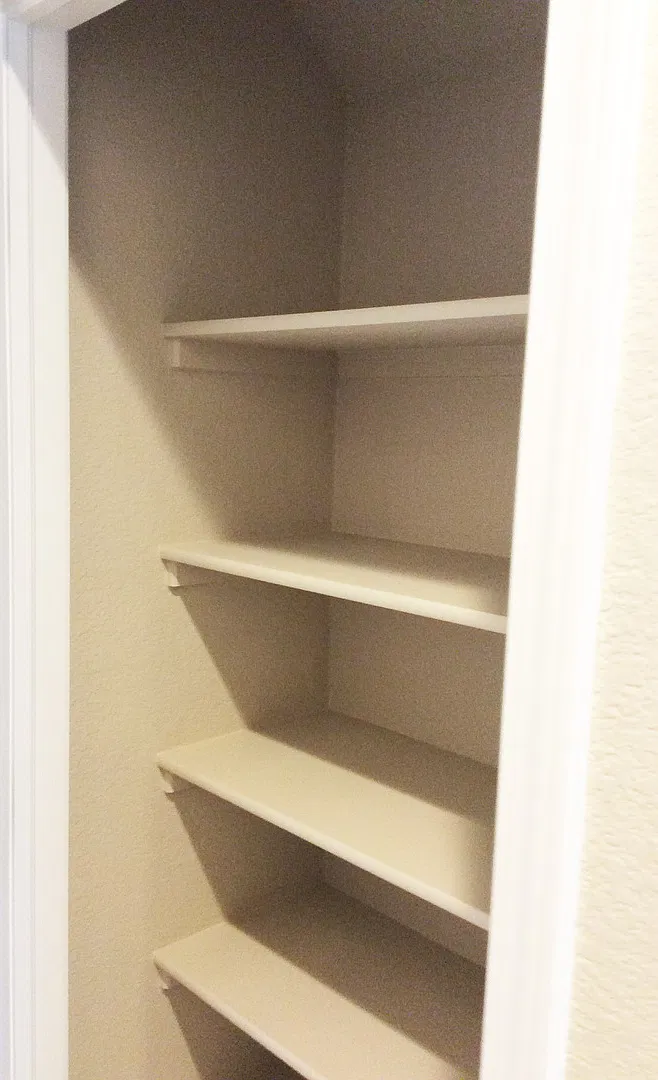 Large Townhouse in District 20!! — Photo 4