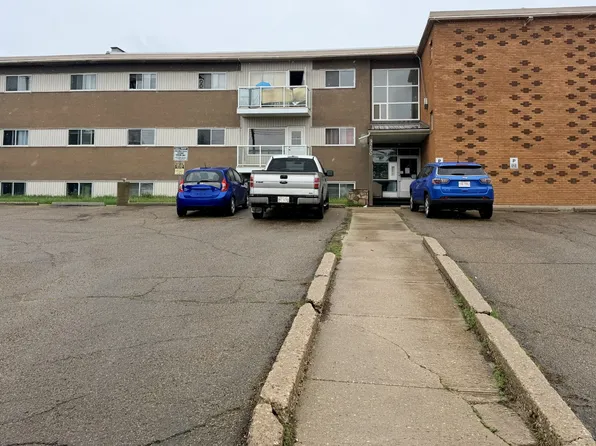 9750 62nd St NW #8, Edmonton, AB T6B 1P6