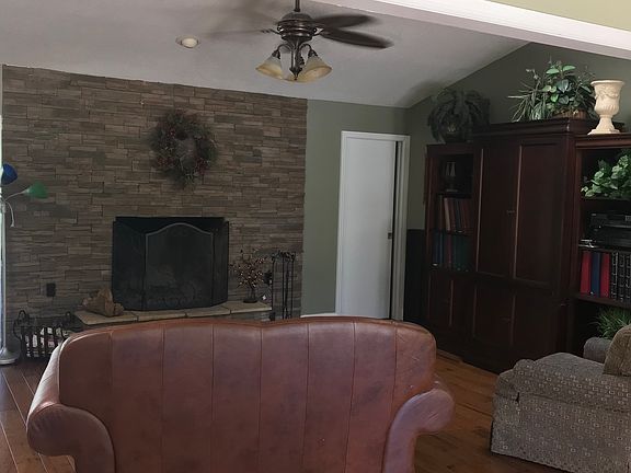 5th image of 700 Crooked Oak Ct