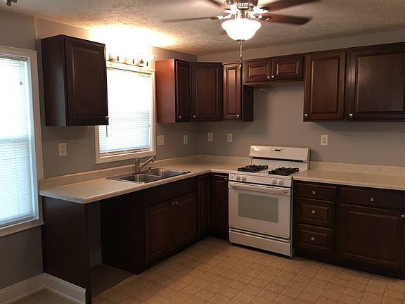 4th image of 726 W 4th St