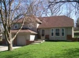 9805 NW Hampton Woods Dr, Kansas City, MO 64152