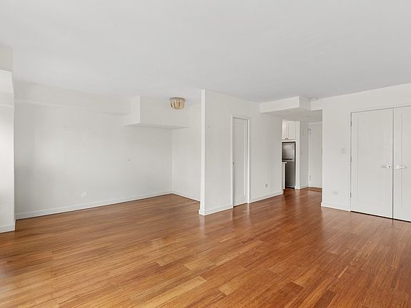 3rd image of 101 W 12th St APT 14X
