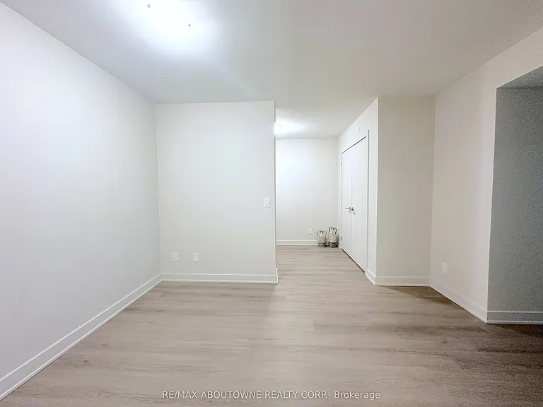 3385 Dundas St W #301 — Photo 2