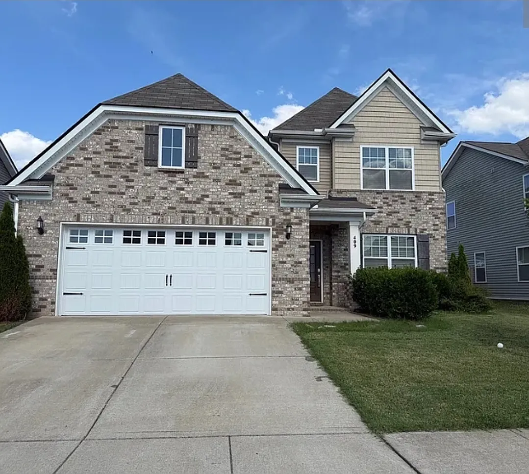4 bed, 2476 sqft, $2,800 — Photo 1