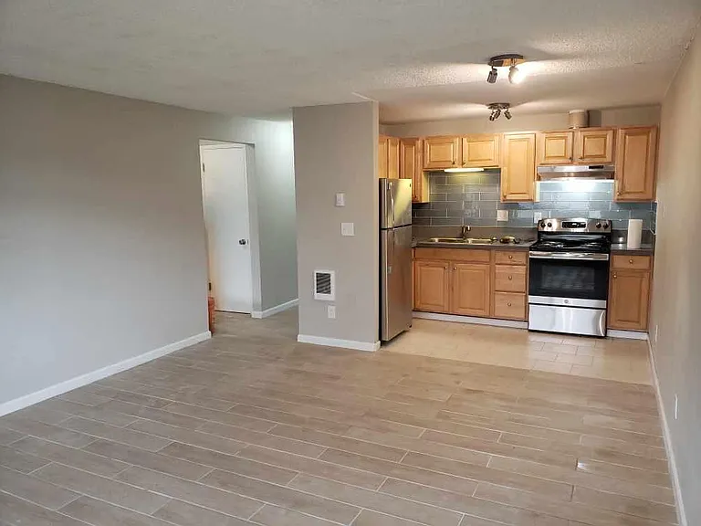 6230 SW Hall Blvd #6 — Photo 9