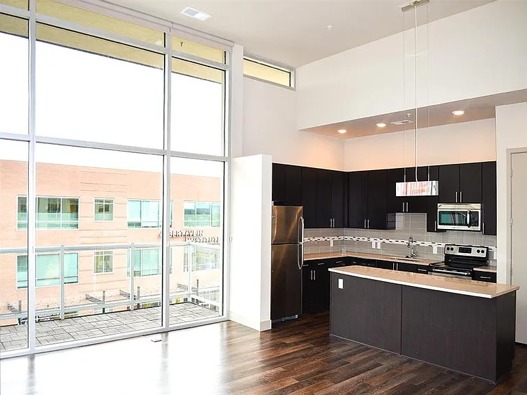 Lofts at Lincoln Station — Photo 9