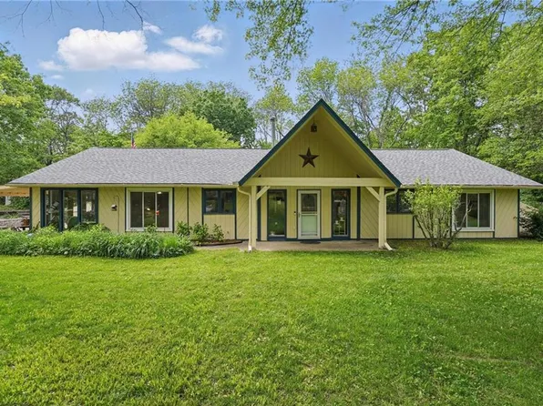 8111 E Peek Rd, Peculiar, MO 64078