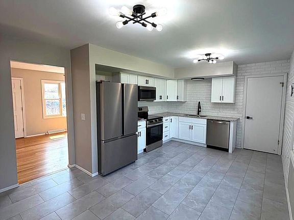 4th image of 7183 Oak Dr