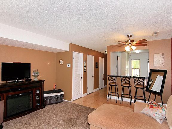 4th image of 13063 Lincoln Way APT B