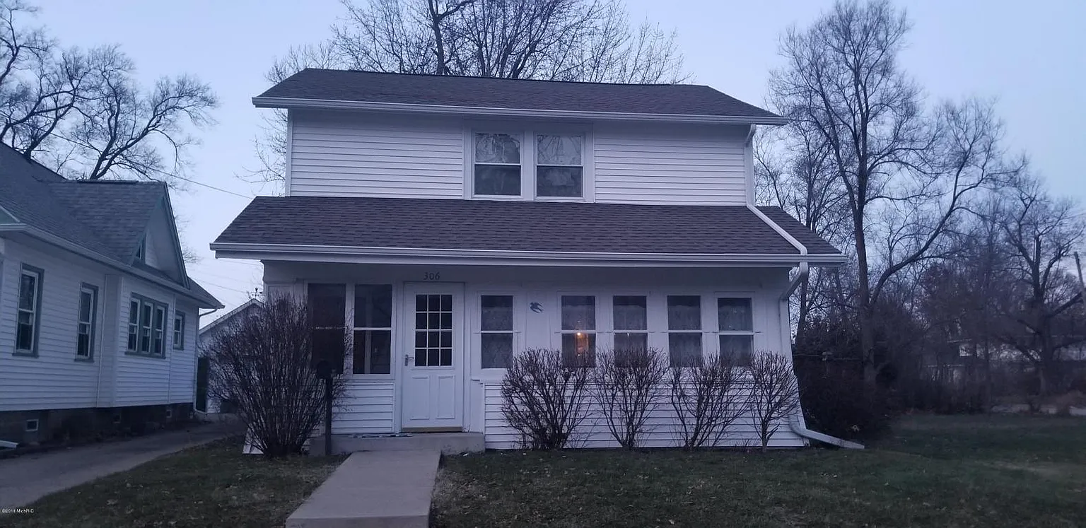 306 Iroquois Ave photo 1