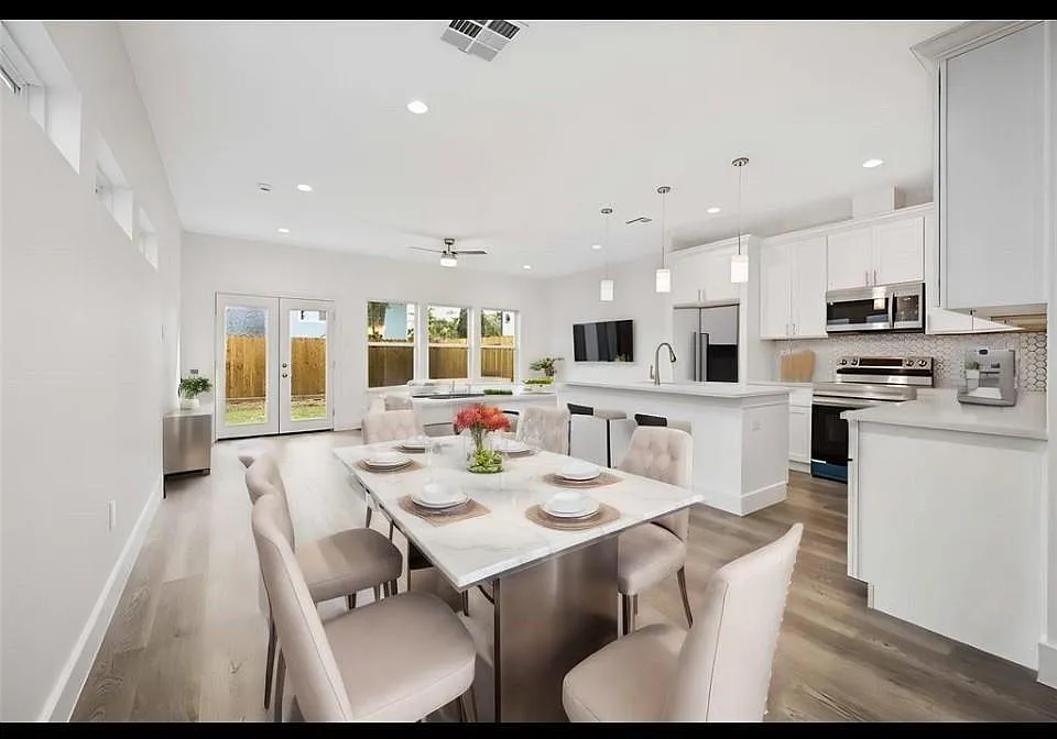 3 bed, 2.5 bath, 1617 sqft, $2,395 — Photo 3