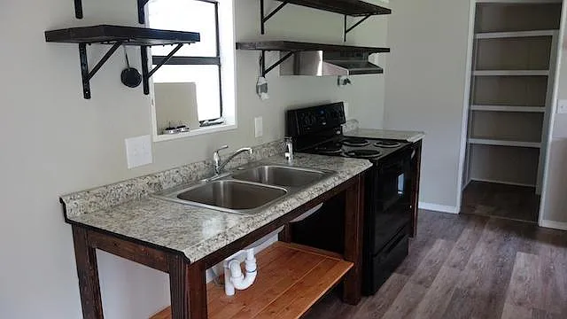 3 bed, 1064 sqft, $1,295 — Photo 2