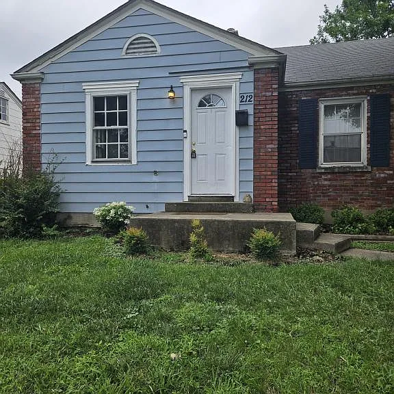212 Virginia Ct — Photo 2