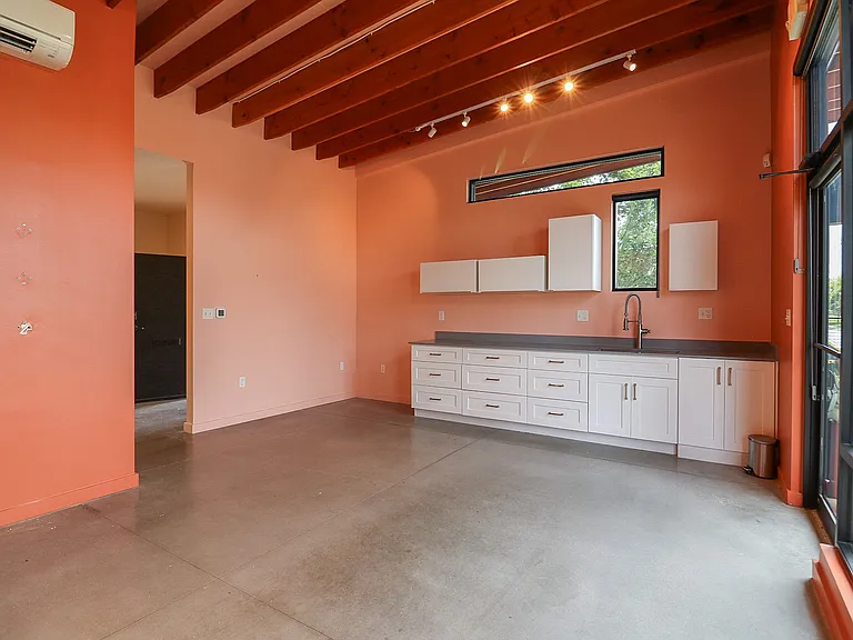 1545 E 2nd St S — Photo 12