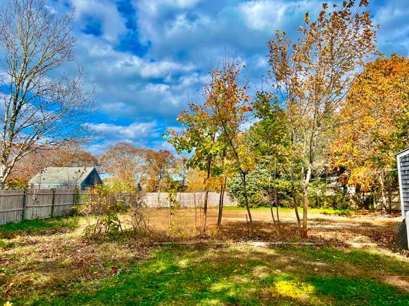 26 Winthrop Ave, Oak Bluffs, MA 02557