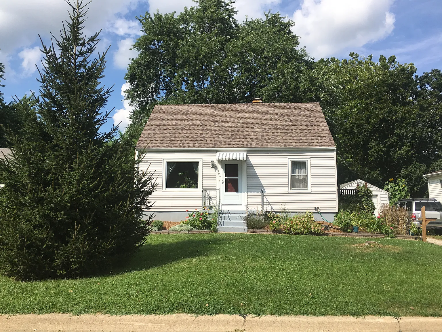 406 Fairview Dr photo 1